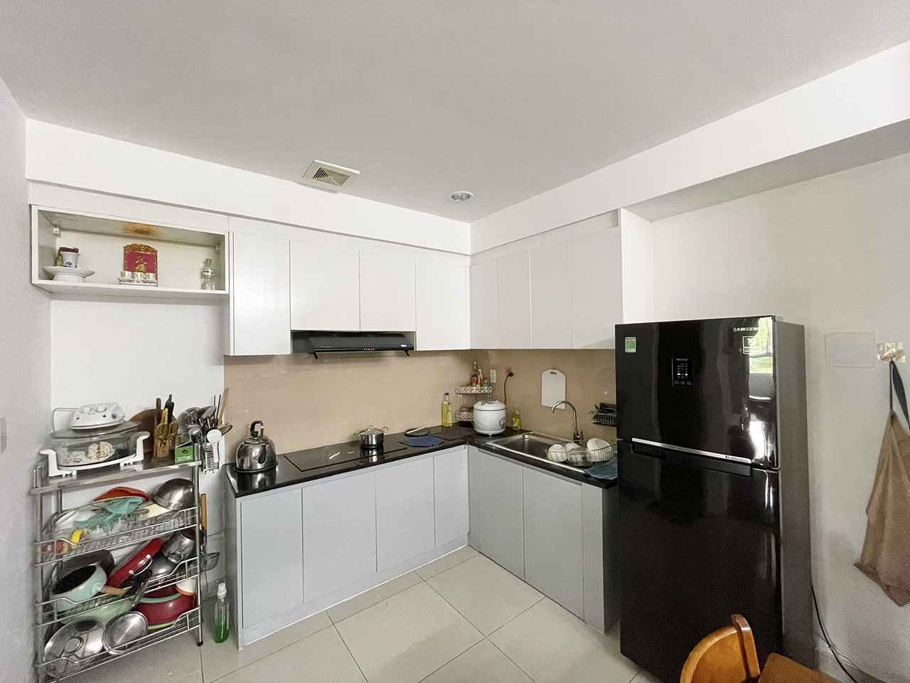 Khu vực bếp căn hộ 69m2 Dream Home Luxury