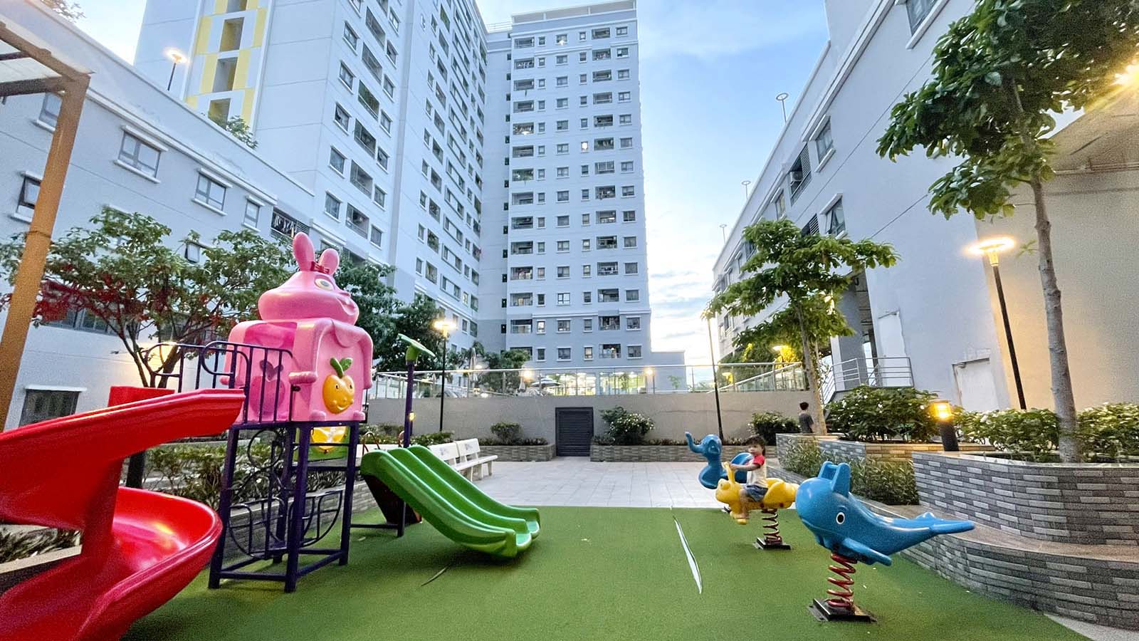 Sân chơi ngoài trời hấp dẫn  điểm đến yêu thích của trẻ