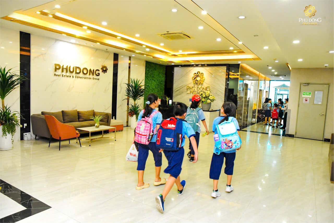 Sảnh đón Phú Đông Premier - điểm nhấn kiến trúc độc đáo.
