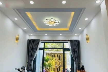 Bán Gấp Nhà Đẹp 3 Tầng - 106m2 - Ô Tô Trong Nhà - Trung Tâm Thủ Đức